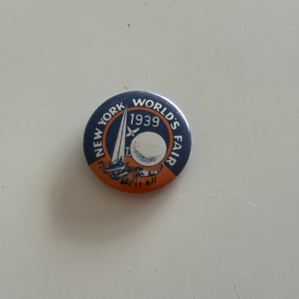 Vintage 1939 New York World's Fair Pinback Button Trylon Perisphere Souvenir 1"